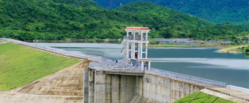 Xây dựng Đường và các công trình kết hợp quản lý kênh chính Bắc thủy lợi Nha Trinh - Lâm Cấm